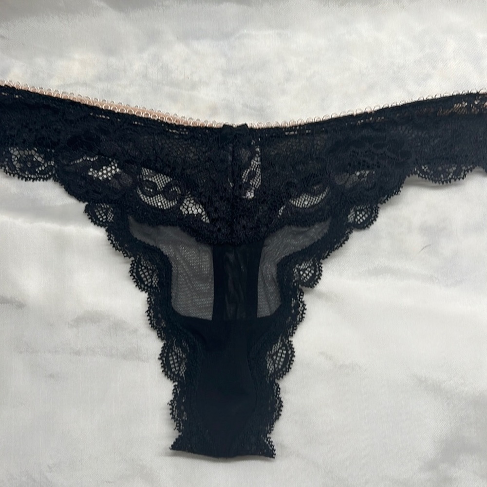 Vintage VS - Sheer & Lace Thong -Bk Sz Small